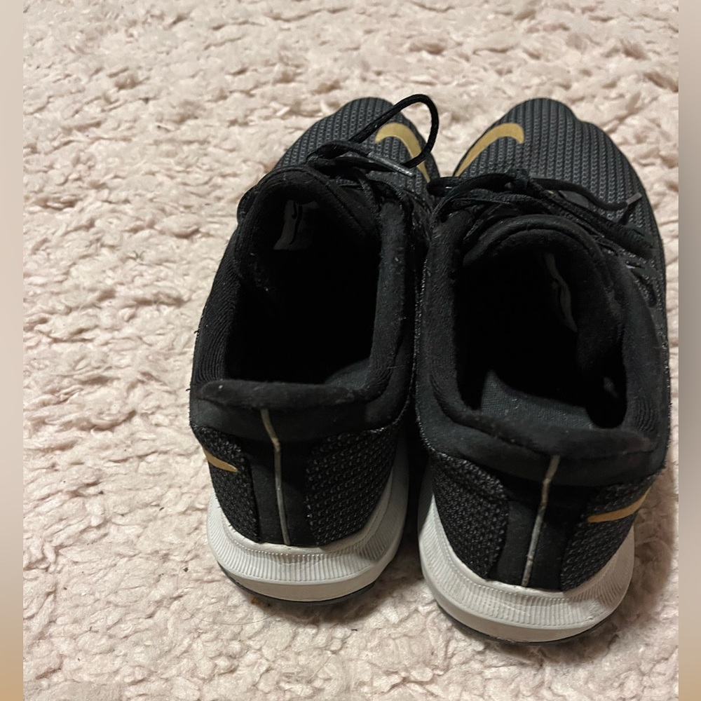 Nike Woman’s Quest Black with Metallic Gold Swoosh Running Shoes. Size 11. - Picture 3 of 8